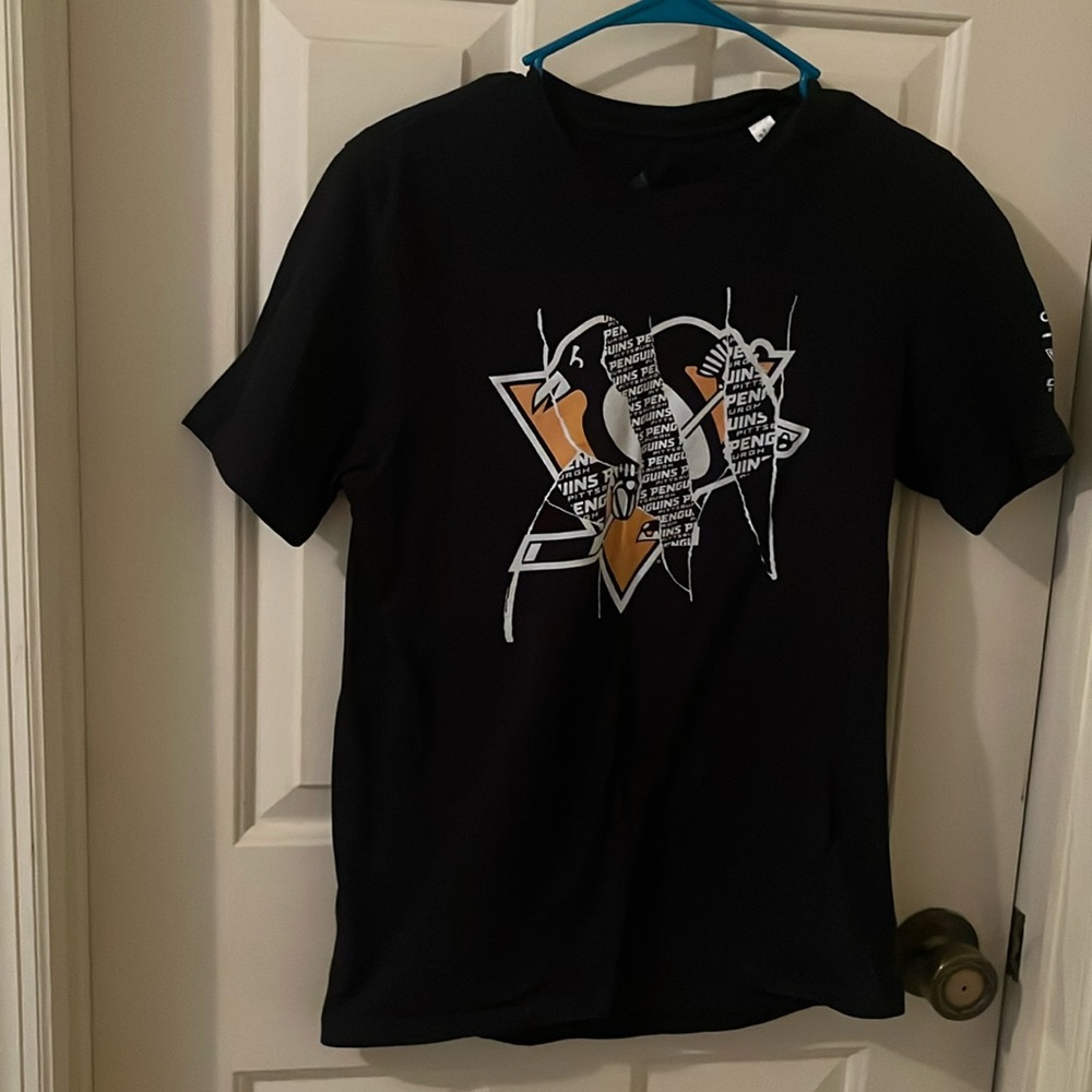 Men’s hockey shirt penguins